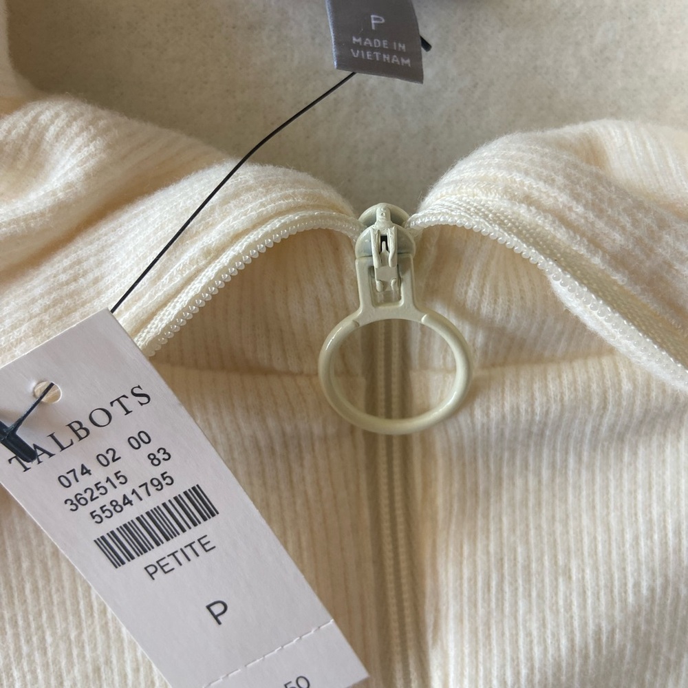 NWT cream light weight sweater